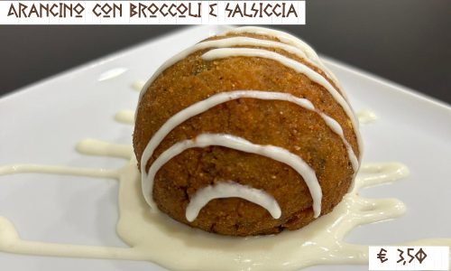 Arancino_con_broccoli_e_salsiccia_pizzeria_incusa_Capaccio_Paestum_Salerno